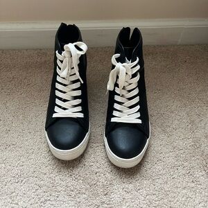 Steve Madden White Shoe Box with Black Logo